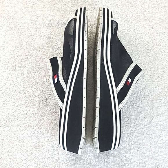 TOMMY HILFIGER Women's Slip-On Black & White Sandals, size 6.5M - Picture 5 of 7